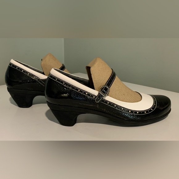 Black and White leather Mary Jane style
- Size 10 (41) - Picture 2 of 10